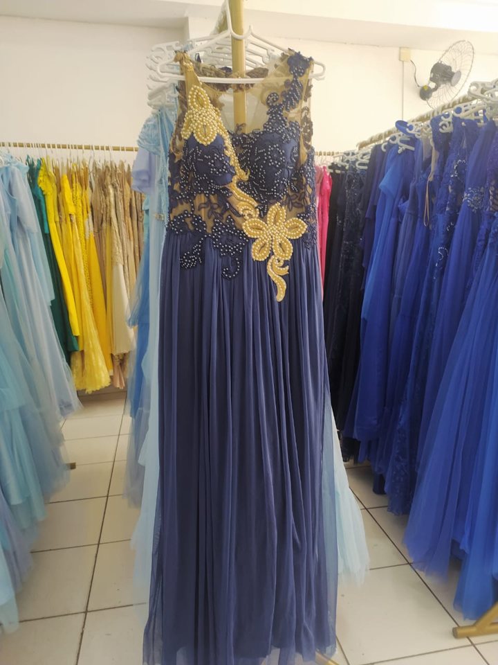Evasê | Gola Alta | Plumas